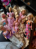 Barbie / 7 Barbies 3 Kinder + Zubehör (Babys + Kleidung) Nürnberg (Mittelfr) - Oststadt Vorschau