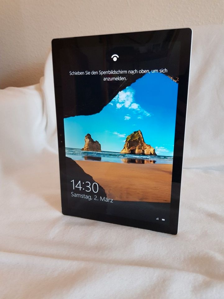 Microsoft Surface Pro 4 1724 i5 4GB RAM 128GB SSD in Berlin