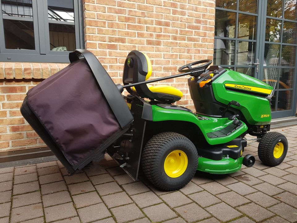 John Deere X 350 R Benzin Aufsitzmäher Rasentraktor VORFÜHRER in Dorfen