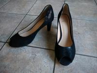 Damen Absatzschuhe 39 schwarz Leder Glitzer Caprice Pumps wie neu Leipzig - Connewitz Vorschau