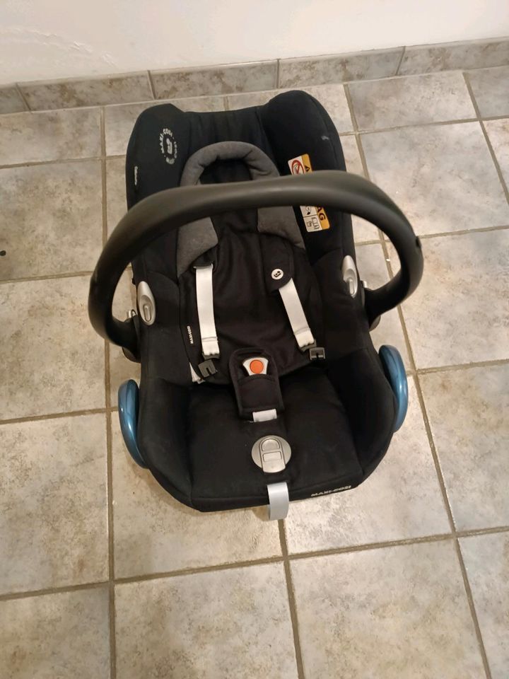 MAXI COSI Babyschale CabrioFix Essential Black in Alpen