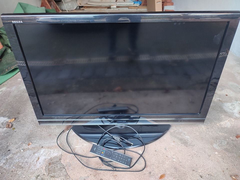 LCD TV TOSHIBA 40XV733 in Poxdorf