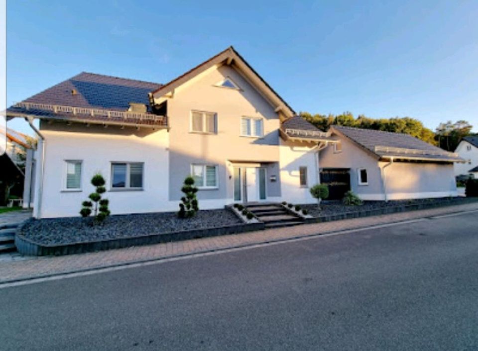 Schönes Einfamilienhaus mit Einliegerwohnung ruhige Waldrandlage in Bruchmühlbach-Miesau