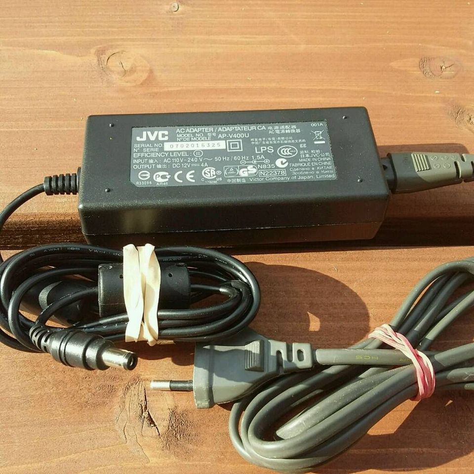 JVC AC ADAPTER AP-V400U NETZTEIL in Lauchhammer