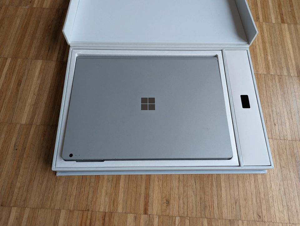 Surface Book - i7 256GB SSD, Nvidia GPU - Inkl. Dock & Stift in Regensburg