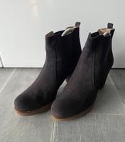 Dunkelblaue Wildleder Stiefeletten von UNISA / Größe 38 Hannover - Bothfeld-Vahrenheide Vorschau
