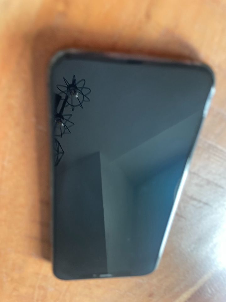 iPhone 11 Pro space grau 64 GB mit Zubehör in Bochum