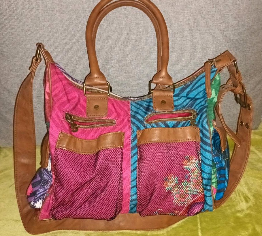 Desigual Handtasche, groß,  viele Fächer in Wechselburg