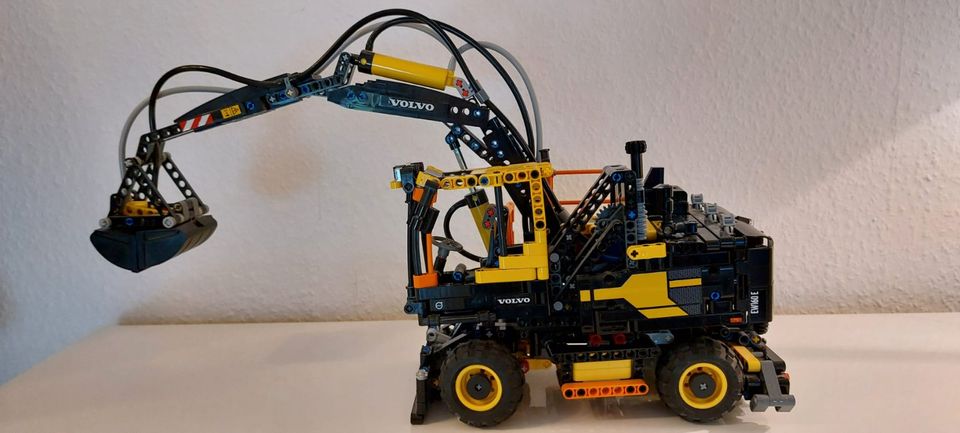 Lego Technic Bagger Volvo EW160E (Modell 42053) in Siegbach