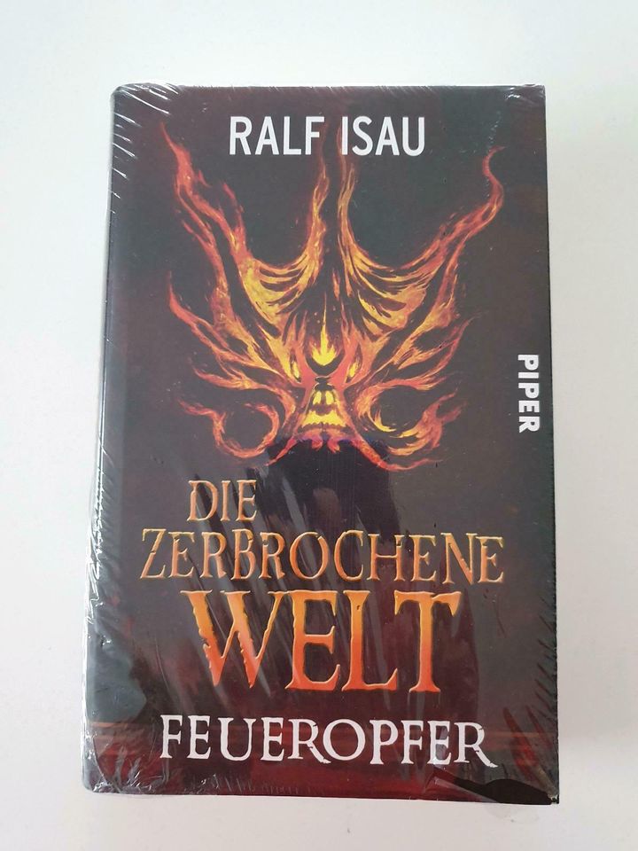 Die zerbrochene Welt Feueropfer  OVP Piper Gebunden  Ralf Isau in Bad Wörishofen