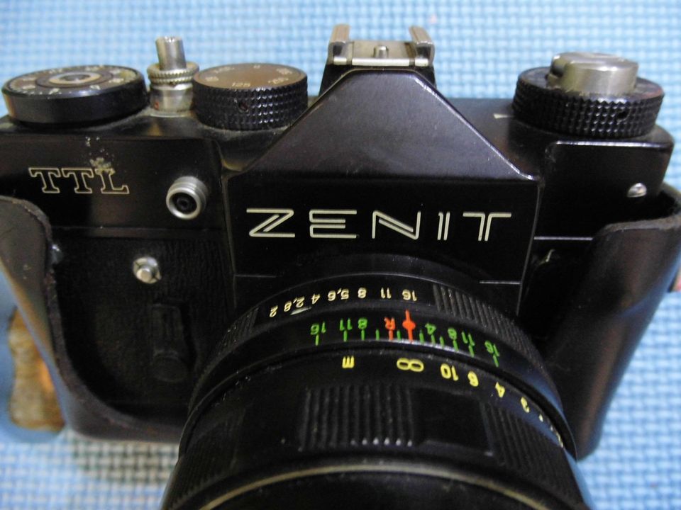 Fotokamera Zenith TTL, Helios 44M mit Blitz+Polaroid 635 mit Film in Dortmund