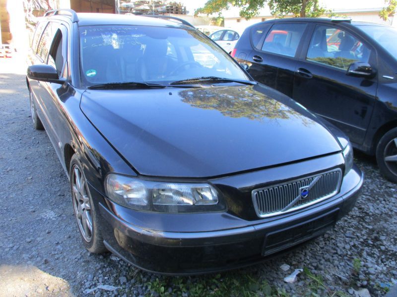 Volvo V70 II (SW) 2.4 Facelift; Schlachtfest: Getriebe,Tür,Haube in Bad Nauheim