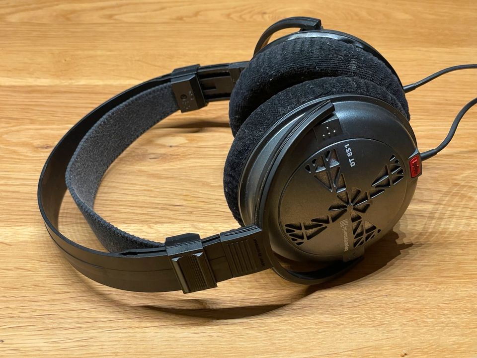 Beyerdynamic DT 831 Profi High End Studio Kopfhörer in Regensburg