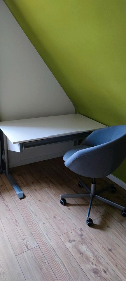 Schreibtisch inkl. Stuhl in Bufleben