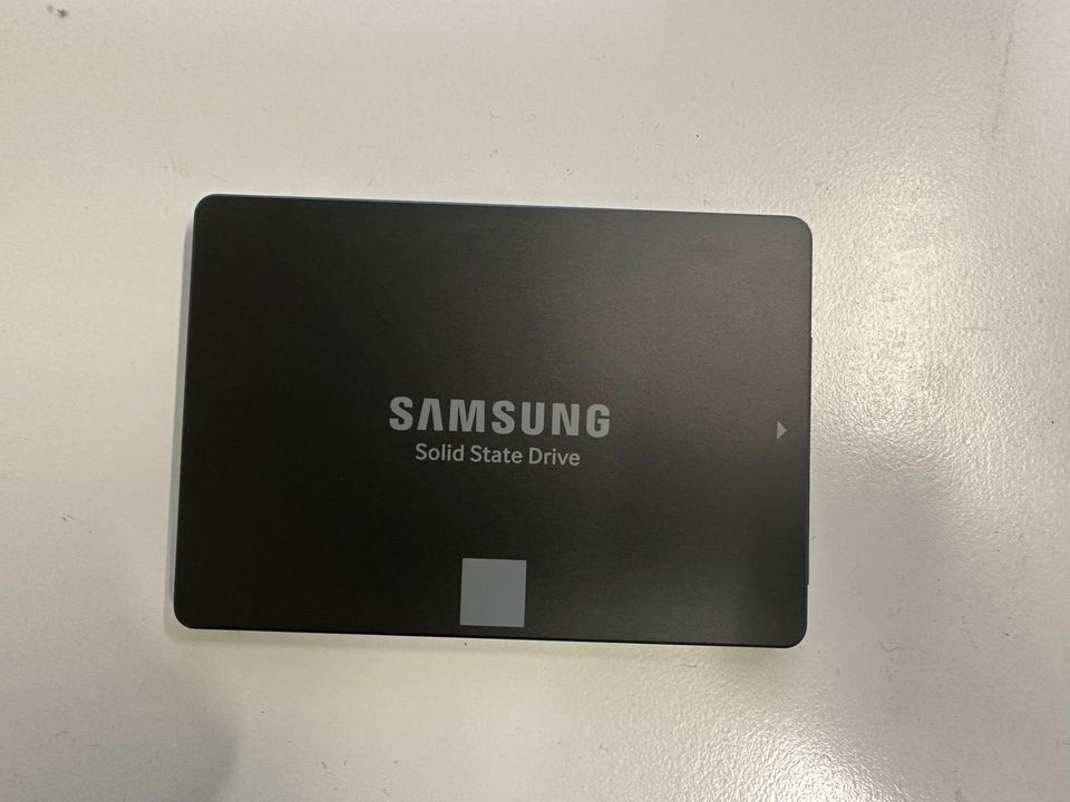 Samsung SSD 500GB Festplatte + Einbaurahmen im Wert von 10€ in Hannover