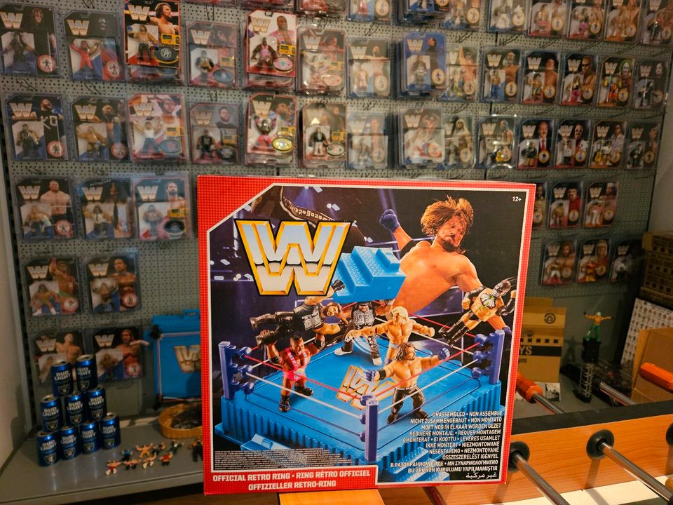 WWE Mattel Retro Wave 1 bis 5 und Ring in Herzogenaurach