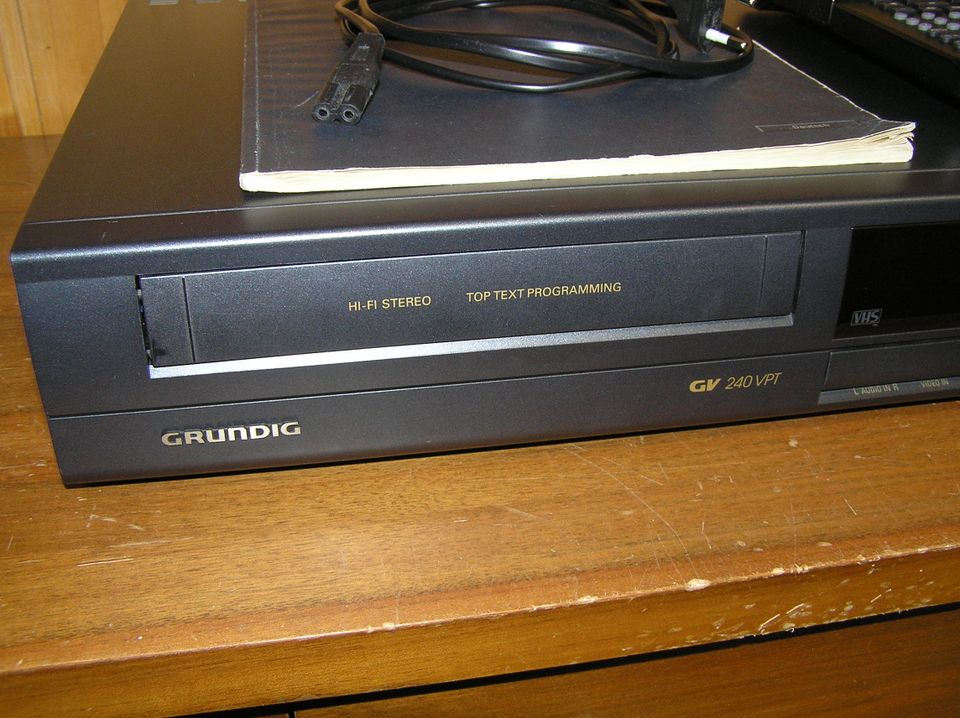 Grundig GV240 VHS HiFi Stereo Videorecorder überholt in Hamburg