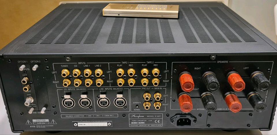 Accuphase Integraed stereo amplifier E-407 in Berlin