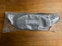 ORIGINAL SUPREME SMALL WAIST BAG SILVER FW22 (Bauchtasche silber) Baden-Württemberg - Freiburg im Breisgau Vorschau