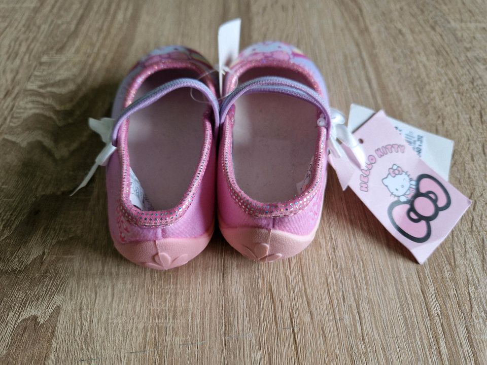 Schuhe Hello Kitty Gr. 20 NEU in Menden