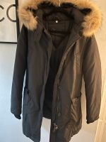 Schwarze Winterjacke mit Echtpelz-Kragen Niedersachsen - Nienstädt Vorschau