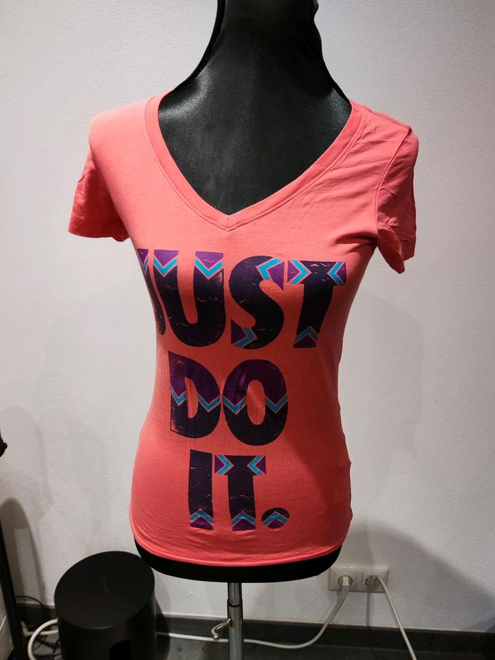 Damen Nike T-Shirt Slim fit XS bedruckt Just do it in München