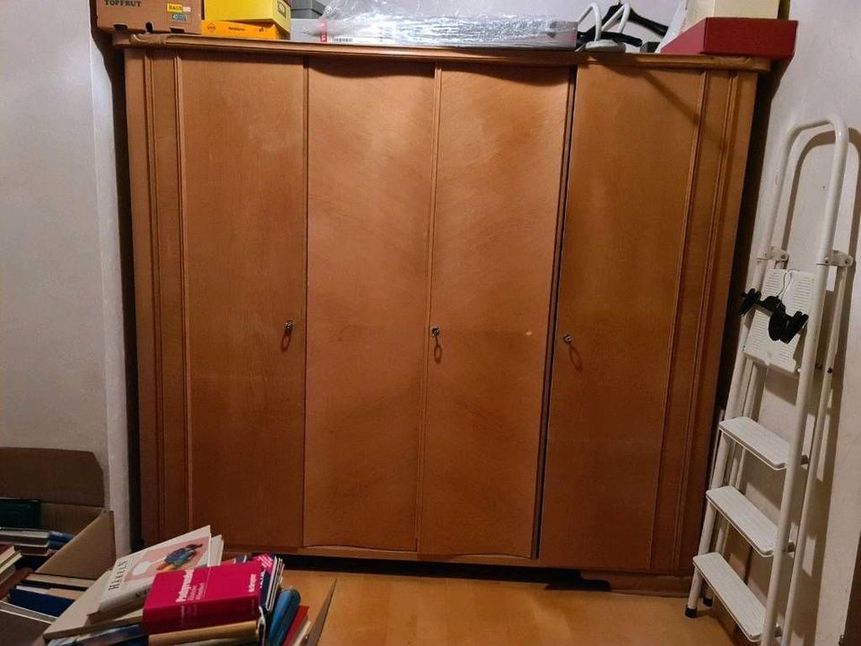 ZU VERSCHENKEN KLEIDERSCHRANK alt Vintage Retro in Sulingen