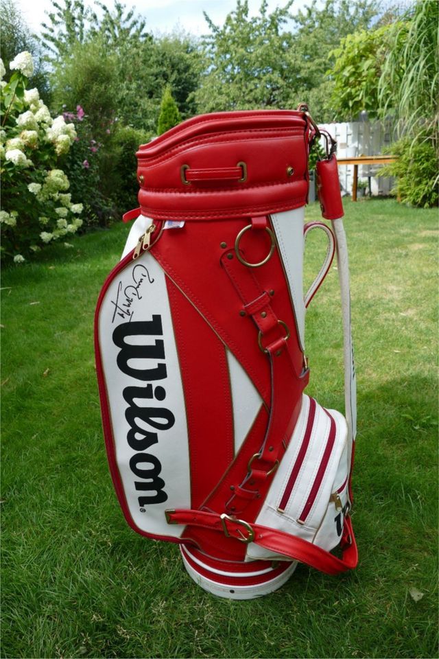 Wilson Golfbag mit Unterschriften in Willich