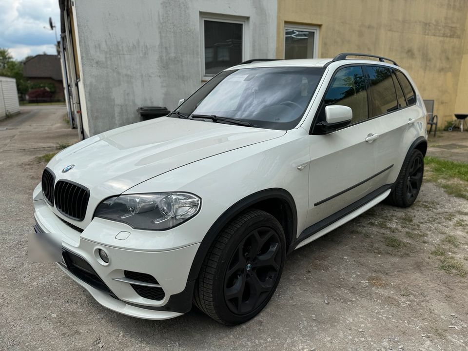 BMW X5 4.0d X-Drive * MASSGESITZE SITZHEIZUNG-BELÜFTUNG AHK in Steinhagen