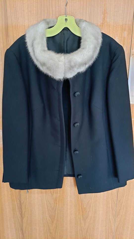 Damen Blazer mit Nerzkragen,  Größe M in Karlsruhe