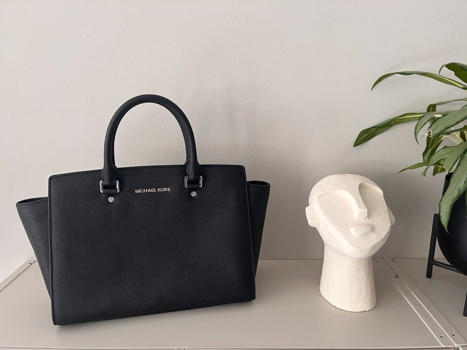 Michael Kors Tasche Selma schwarz in Herzogenrath