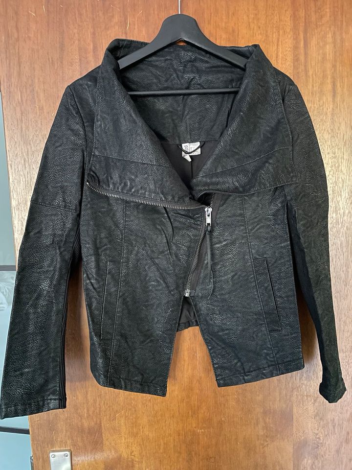 Trendige Jacke von H&M Divided Gr 38 in Essen