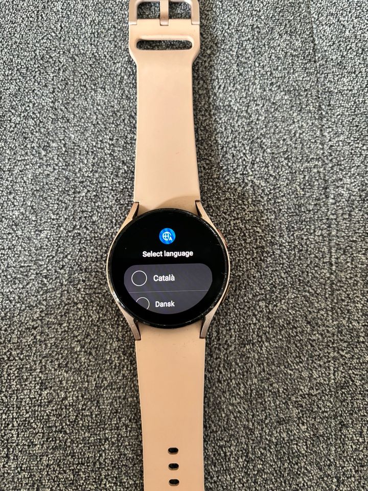 Samsung Galaxy Watch 4 inkl. 4 Hüllen in Petershagen