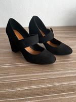 Schwarze Pumps mit Riemen Wildleder Optik Gr. 36 - NEU Bayern - Augsburg Vorschau