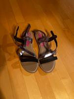 Superdry Sandalen Flip Flop schwarz gold Gr. 41 NEU Bayern - Schondorf am Ammersee Vorschau