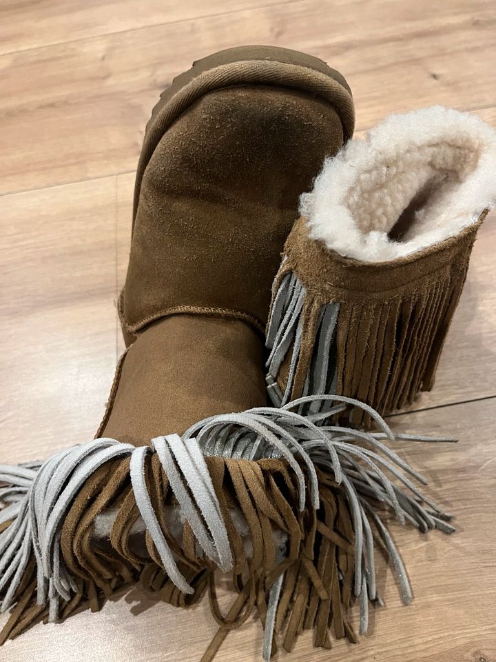 Original UGG Winterstiefel für Kinder Größe 33,5 in Berlin