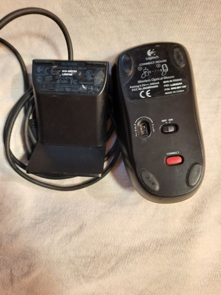 Logitech wireless mouse and receiver M-R0006 in Hamburg