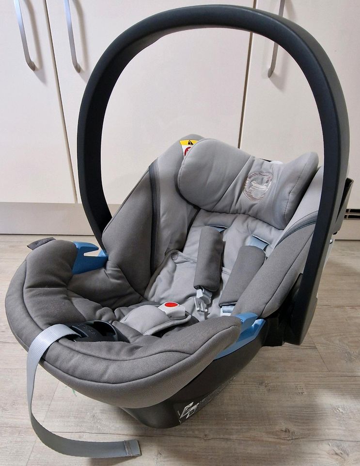 Cybex Babyschale mit Isofix in Magdeburg