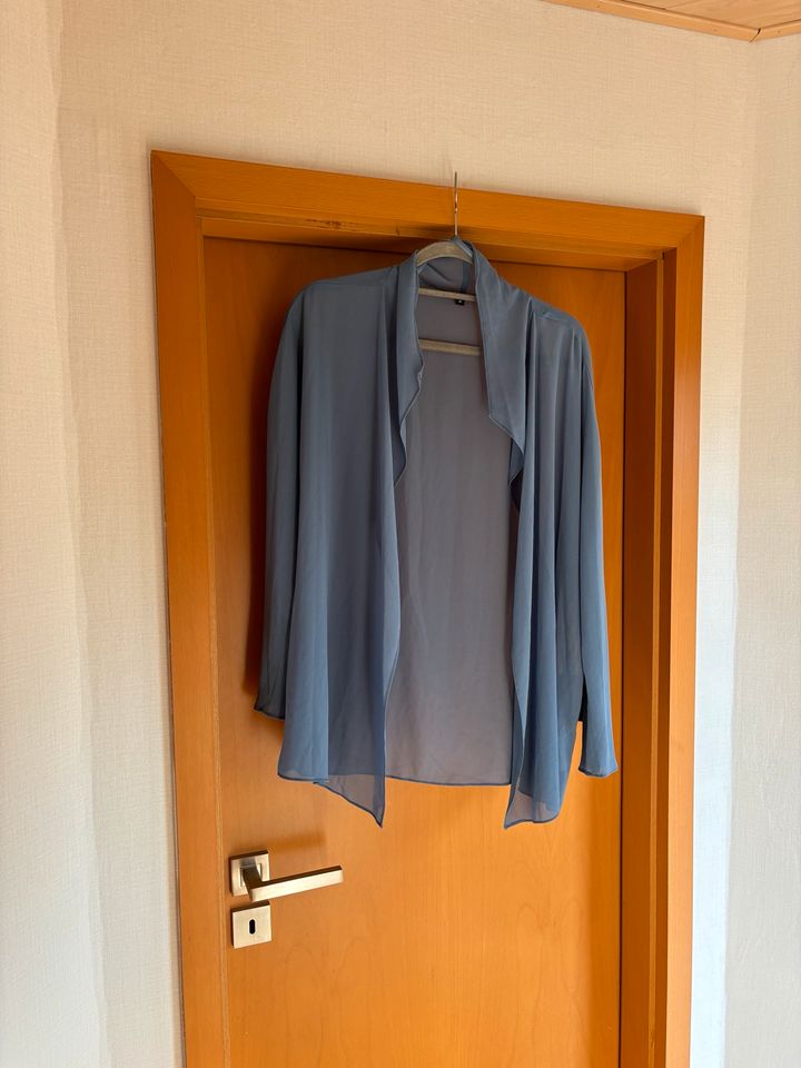 Langes Kleid in hellblau mit Jacke in Oberhausen