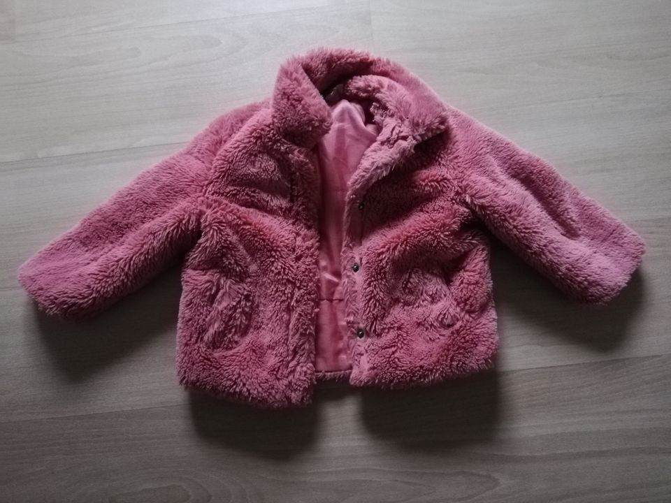 Tolle Plüsch-Jacke für Mädchen Größe 98 / 104 in Zetel