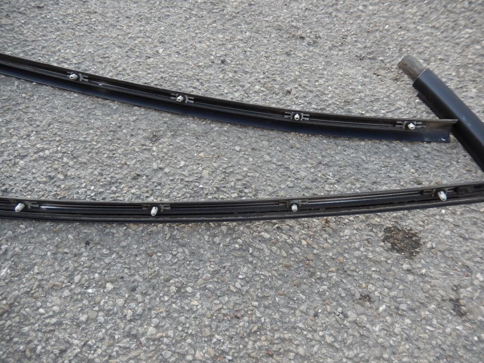 BMW E90 Regenrinne Zieleiste Karosse oben schwarz links & rechts