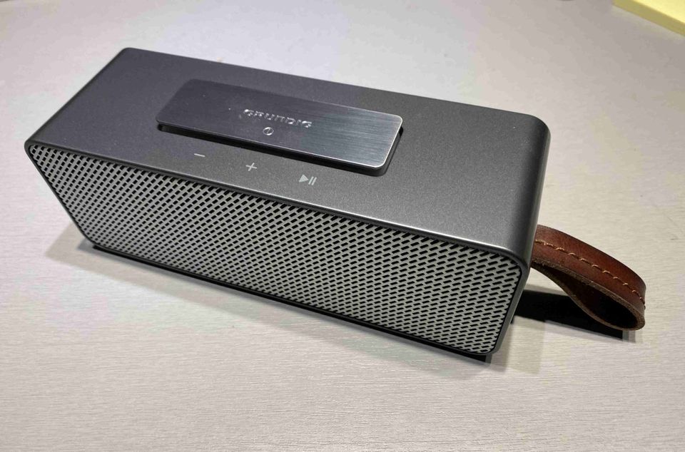 GRUNDIG GSB 720 Bluetooth Speaker Lautsprecher Box Freisprechen in Jüchen