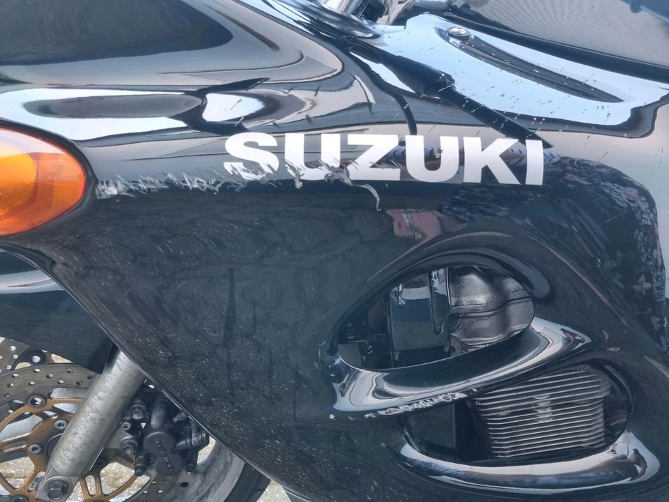 Suzuki GSX 600F in Sonsbeck