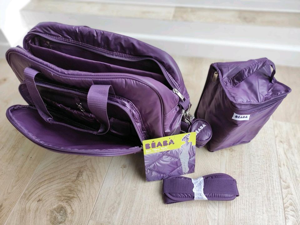 Neu OVP: Béaba Beaba Wickeltasche New York violett lila+Zubehör in Köln