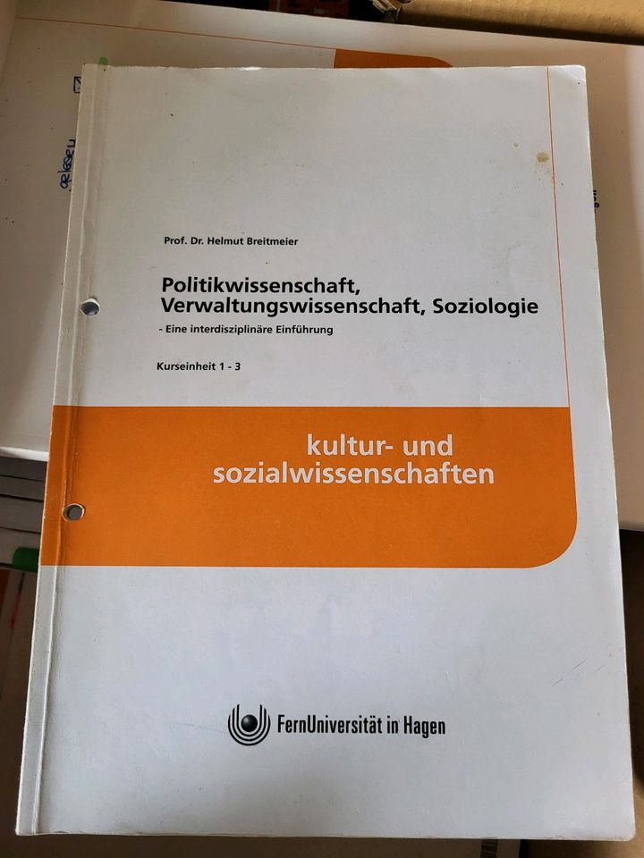 Lehrbücher Studium Politikwissenschaften der FernUni Hagen in Drensteinfurt