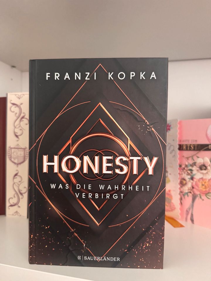 Franzi Kopka „Honesty“ mit Farbschnitt in Lehrte