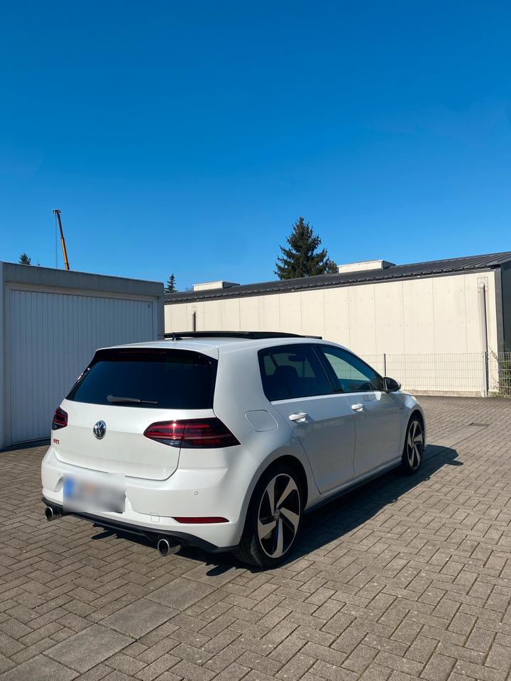Golf GTI Performance STHZ PANO ACC DYNAUDIO in Oberhausen