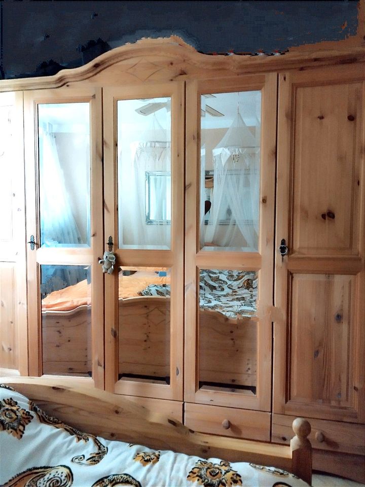 Schlafzimmer Holz komplett in Chemnitz