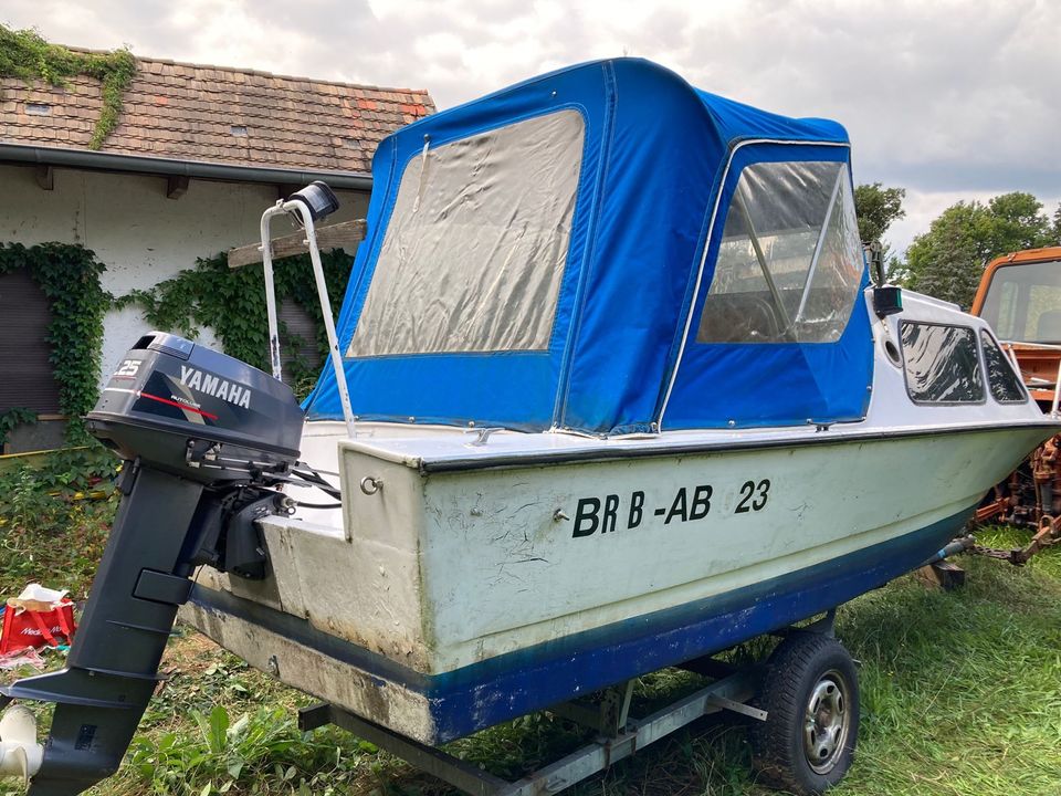 Motorkajütboot in Berlin