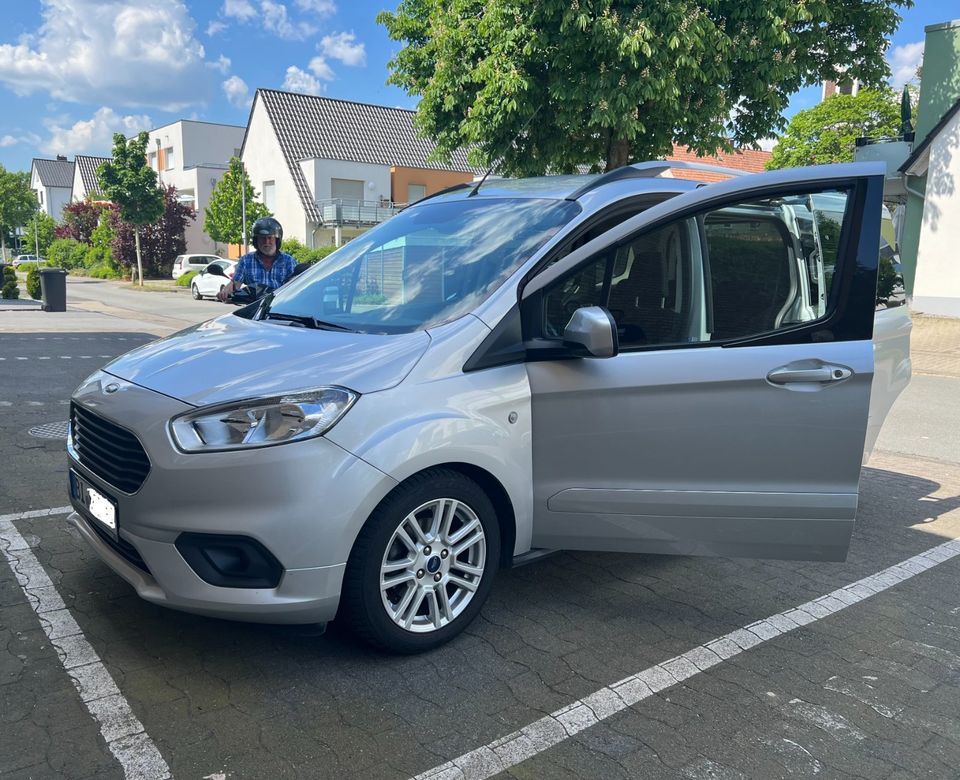 Ford Tourneo Courier Titanium 2020/2 1,5 TDCi 74KW in Bielefeld